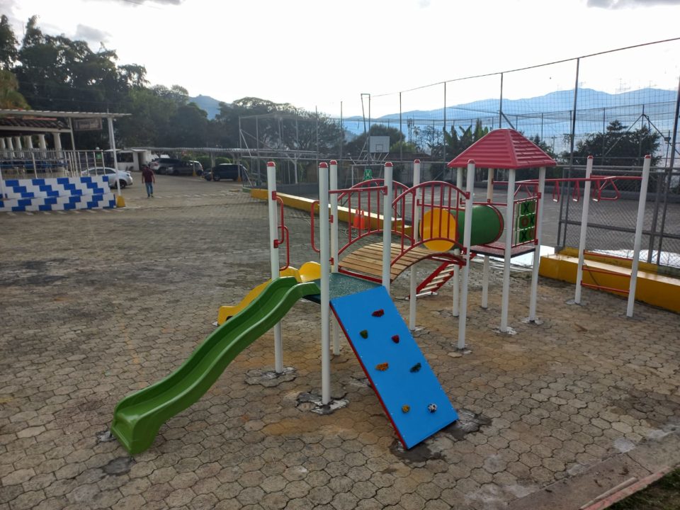 parques infantiles metalicos
